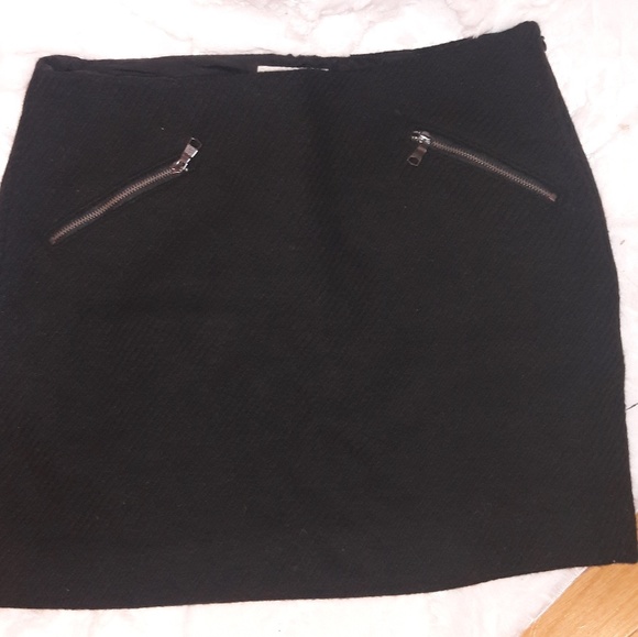 Banana Republic Dresses & Skirts - 💙Banana Republic black skirt